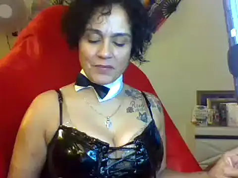 Snapshot of lachulalarubie chatting on December 24, 1:49 am lachulalarubie online show from December 24, 1:49 am