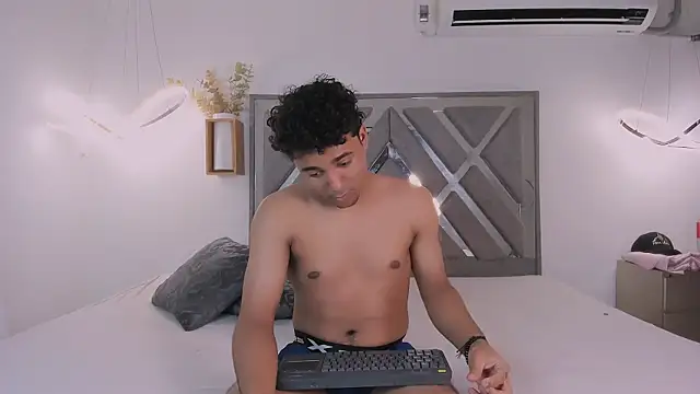 mia and masterboy online show from October 2, 8:07 am