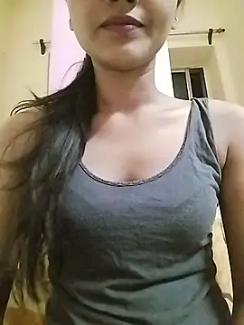 MISSQUEEN48 online show from May 14, 1:30 pm