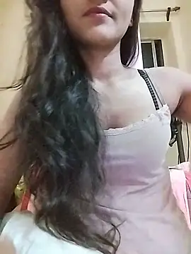 MISSQUEEN48 online show from June 7, 5:18 pm
