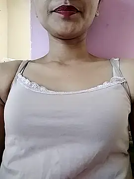 MISSQUEEN48 online show from April 5, 7:26 am