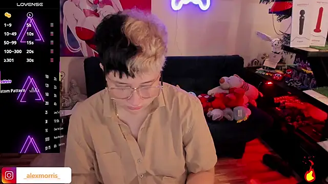 Snapshot of _AlexMorris chatting on October 29, 7:02 pm AlexMorris online show from October 29, 7:02 pm