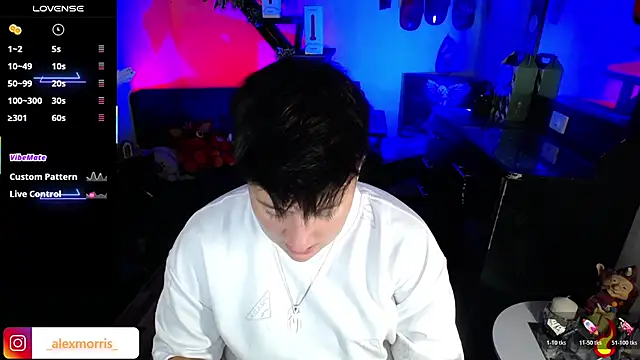 Snapshot of _AlexMorris chatting on December 14, 8:20 am AlexMorris online show from December 14, 8:20 am