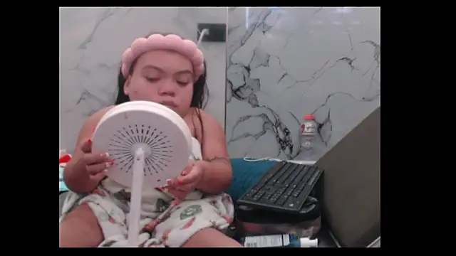 Snapshot of Michelle_Brooks chatting on October 19, 5:10 am Michelle Brooks online show from October 19, 5:10 am