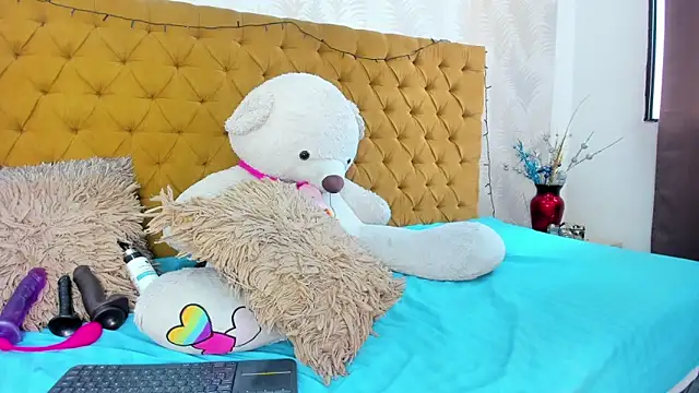 Snapshot of Michelle_Brooks chatting on January 13, 7:20 pm Michelle Brooks online show from January 13, 7:20 pm