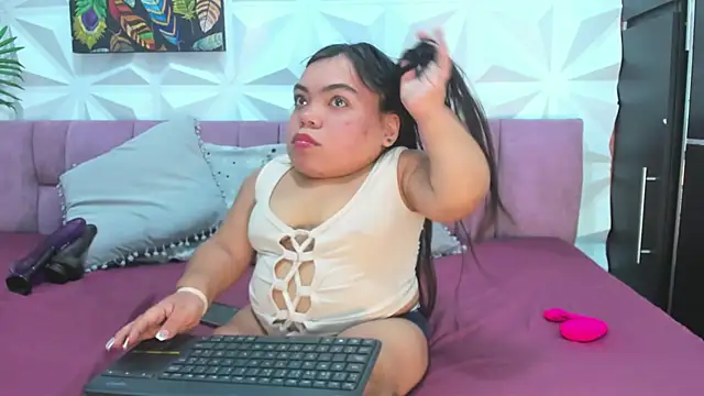 Michelle Brooks online show from November 21, 1:43 pm