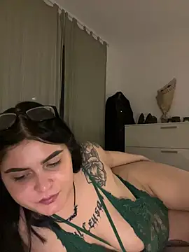 Snapshot of alexaandreea99 chatting on December 16, 1:10 am alexaandreea99 online show from December 16, 1:10 am