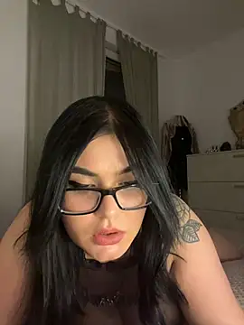 Snapshot of alexaandreea99 chatting on December 9, 9:58 pm alexaandreea99 online show from December 9, 9:58 pm