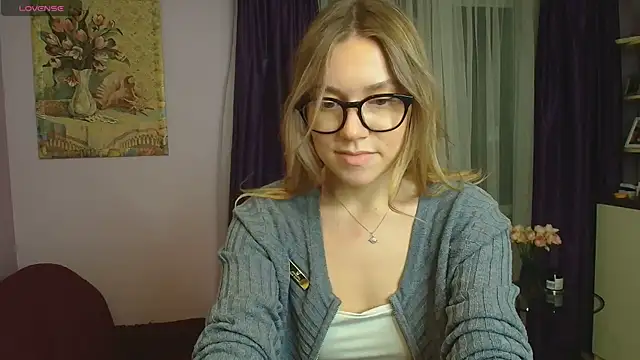 Snapshot of TaylorBre chatting on December 11, 5:53 am TaylorBre online show from December 11, 5:53 am