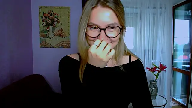 Snapshot of TaylorBre chatting on September 24, 10:44 am TaylorBre online show from September 24, 10:44 am