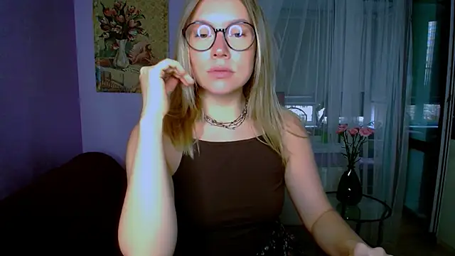 Snapshot of TaylorBre chatting on September 17, 5:31 am TaylorBre online show from September 17, 5:31 am