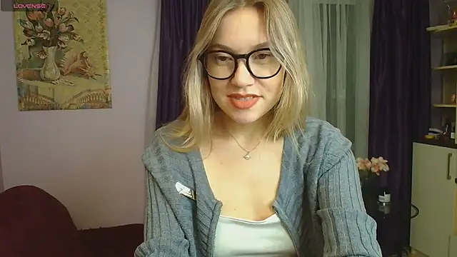 Snapshot of TaylorBre chatting on December 11, 3:15 pm TaylorBre online show from December 11, 3:15 pm