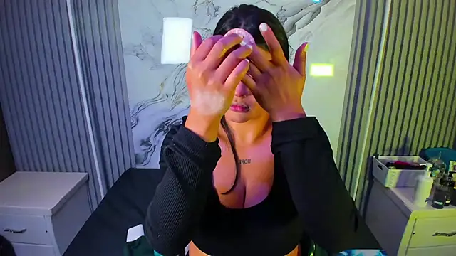 venusowen  online show from March 24, 12:49 pm