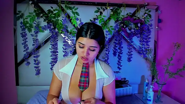 venusowen  online show from October 11, 1:45 pm