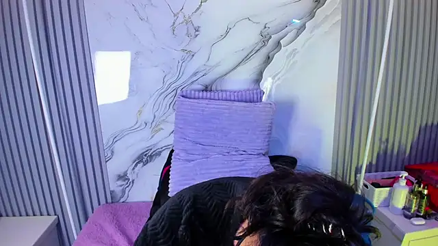 Snapshot of venusowen_ chatting on June 14, 12:17 pm venusowen online show from June 14, 12:17 pm