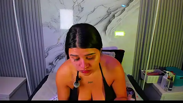 venusowen  online show from March 7, 2:11 pm