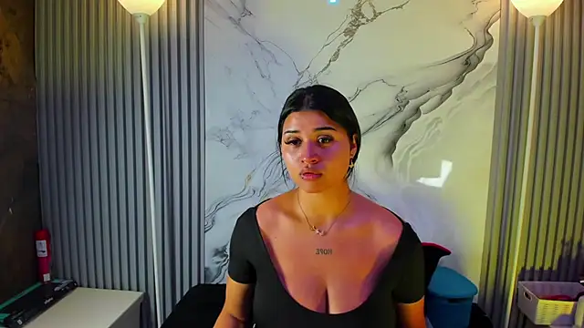 Snapshot of venusowen_ chatting on June 20, 2:22 pm venusowen online show from June 20, 2:22 pm