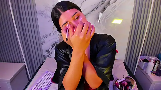 venusowen  online show from March 11, 1:38 pm