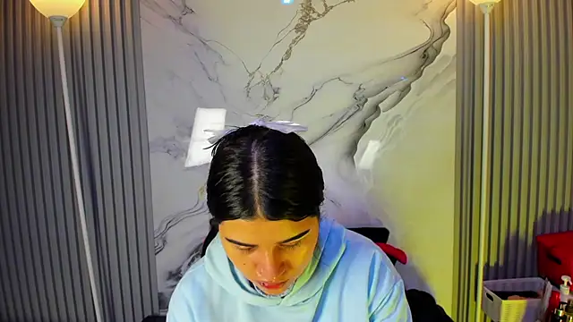 venusowen  online show from April 2, 1:07 pm