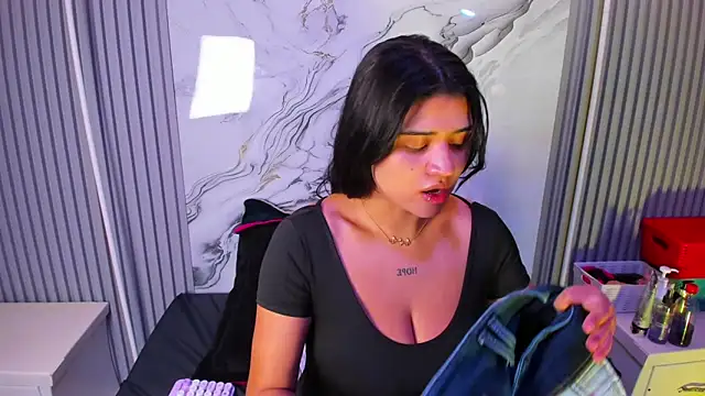 venusowen  online show from April 3, 12:55 pm