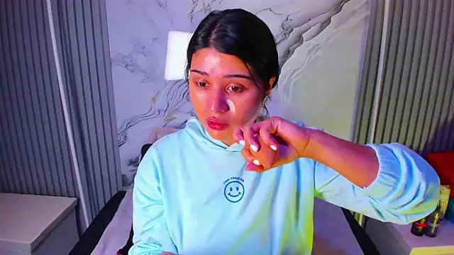 venusowen  online show from March 27, 1:01 pm