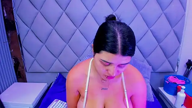 venusowen  online show from November 7, 1:59 pm