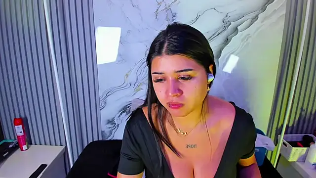 Snapshot of venusowen_ chatting on June 19, 1:39 pm venusowen online show from June 19, 1:39 pm