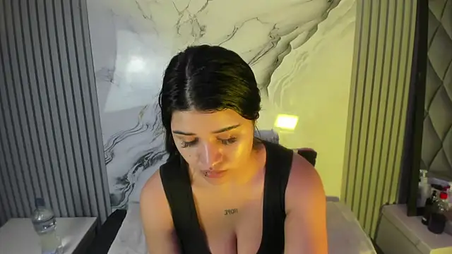 venusowen  online show from February 15, 12:15 pm