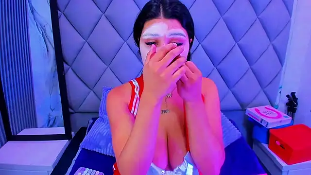 venusowen  online show from October 31, 1:41 pm