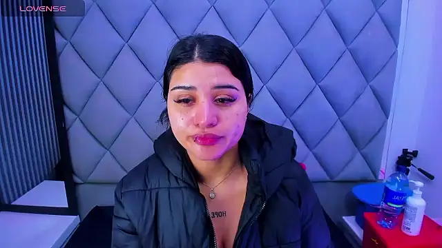 venusowen  online show from January 13, 1:04 pm