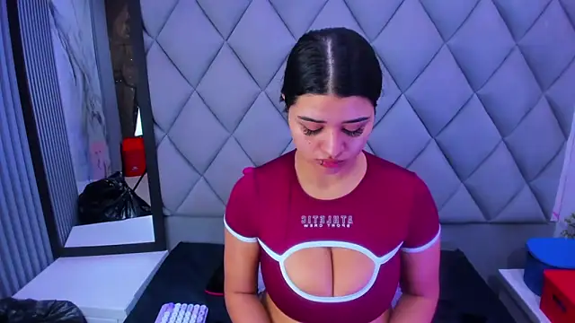 venusowen  online show from February 12, 12:05 pm