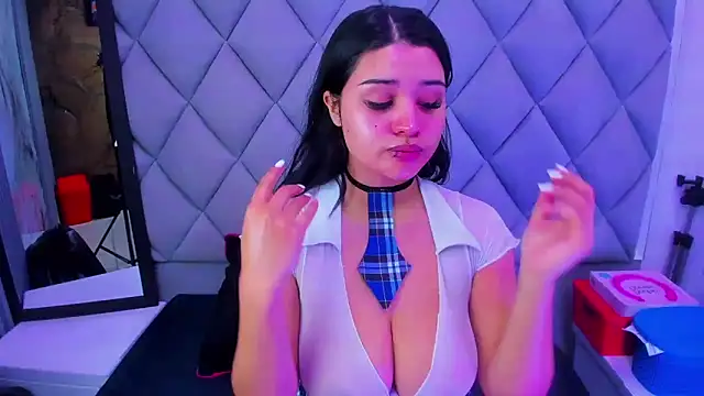 venusowen  online show from December 22, 2:06 pm