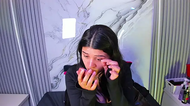 venusowen  online show from April 7, 1:24 pm