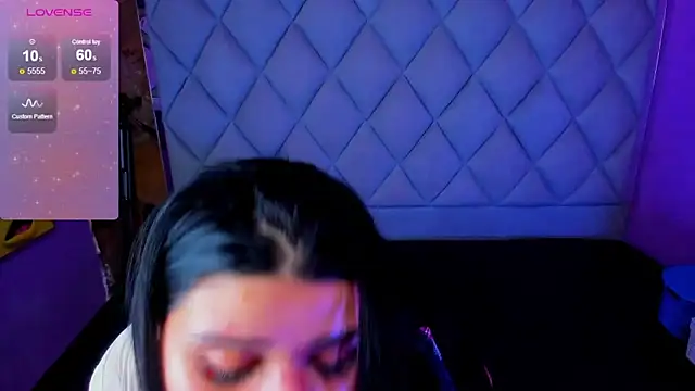 venusowen  online show from October 3, 1:01 pm