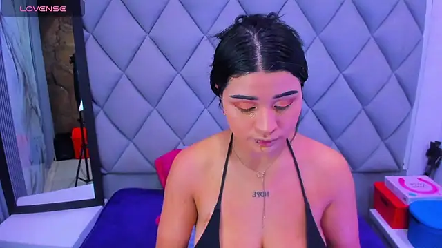 venusowen  online show from November 13, 4:00 pm