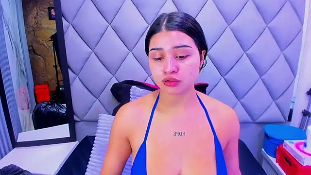 venusowen  online show from November 28, 1:11 pm