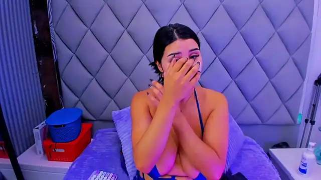 venusowen  online show from October 27, 1:01 pm