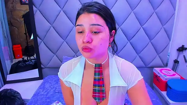 venusowen  online show from November 29, 1:55 pm