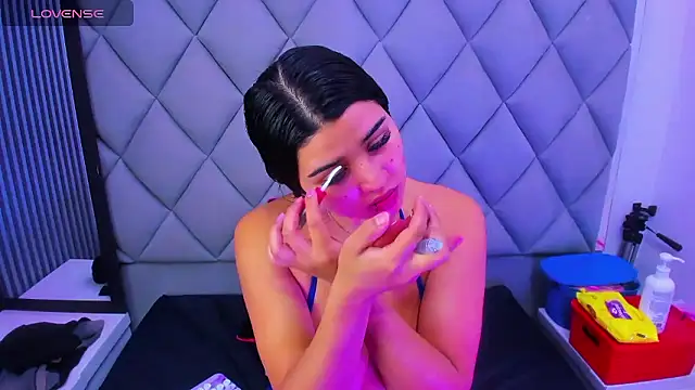 venusowen  online show from January 10, 1:50 pm