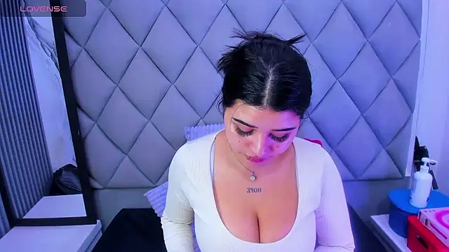 venusowen  online show from January 9, 2:13 pm