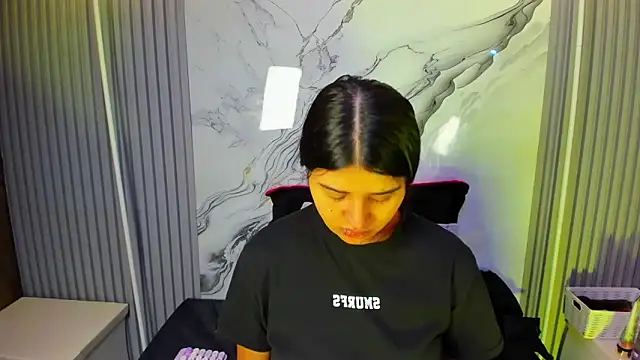 venusowen  online show from April 6, 1:45 pm