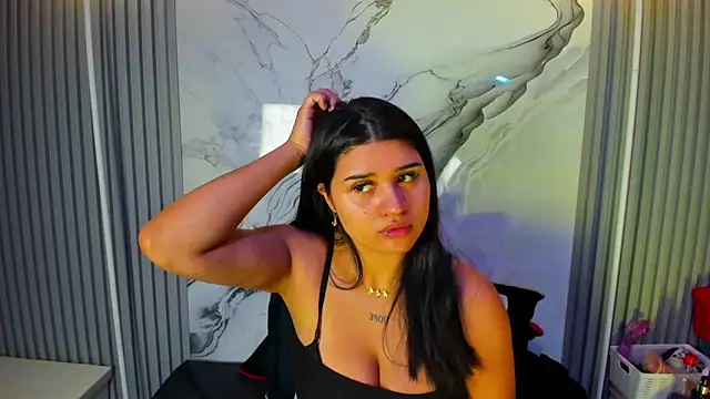 venusowen  online show from April 11, 1:59 pm