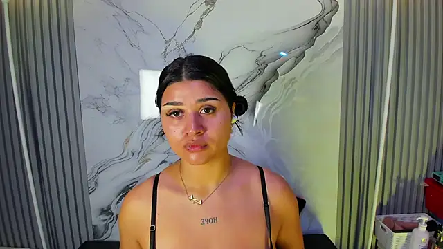 Snapshot of venusowen_ chatting on July 4, 3:16 pm venusowen online show from July 4, 3:16 pm