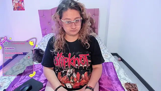 Snapshot of AnnieBigBoobs chatting on November 27, 5:02 pm AnnieBigBoobs online show from November 27, 5:02 pm