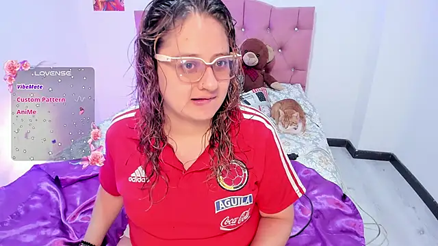 Snapshot of AnnieBigBoobs chatting on November 15, 9:19 pm AnnieBigBoobs online show from November 15, 9:19 pm