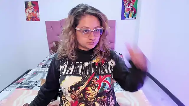 Snapshot of AnnieBigBoobs chatting on October 25, 4:00 am AnnieBigBoobs online show from October 25, 4:00 am