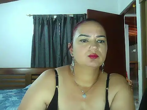 Snapshot of luna_withe chatting on June 11, 9:01 pm luna withe online show from June 11, 9:01 pm