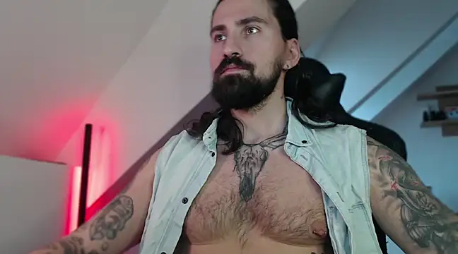 Snapshot of MateoHunk chatting on December 27, 12:01 pm MateoHunk online show from December 27, 12:01 pm