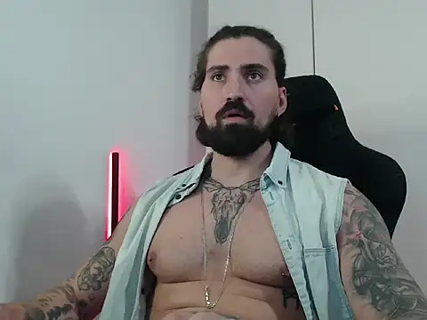 Snapshot of MateoHunk chatting on October 6, 1:45 pm MateoHunk online show from October 6, 1:45 pm