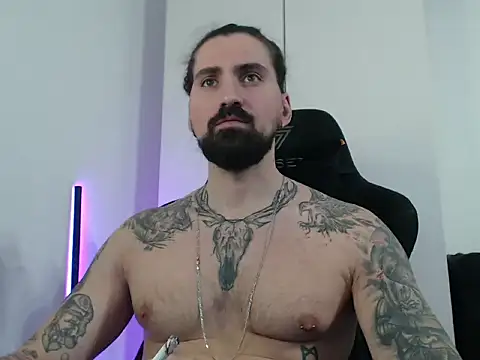 Snapshot of MateoHunk chatting on November 7, 11:48 am MateoHunk online show from November 7, 11:48 am